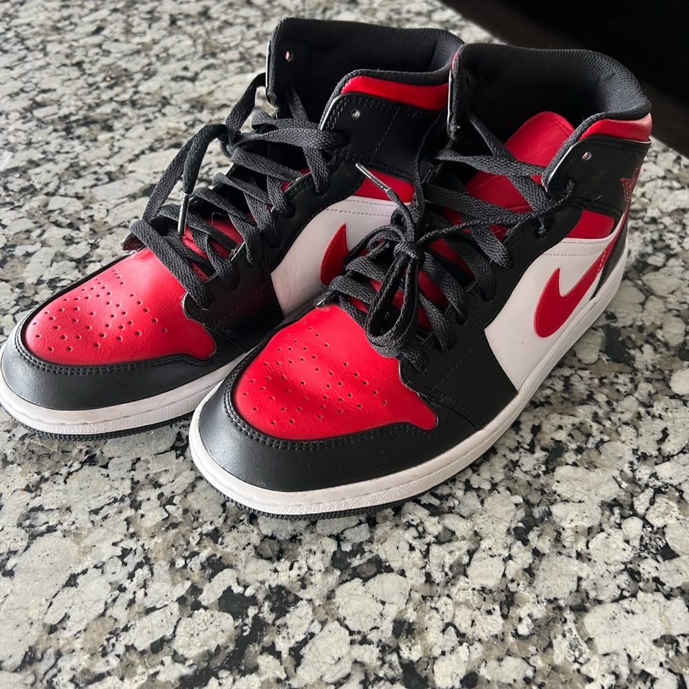 Air Jordan 1 Mid Men’s 9.5